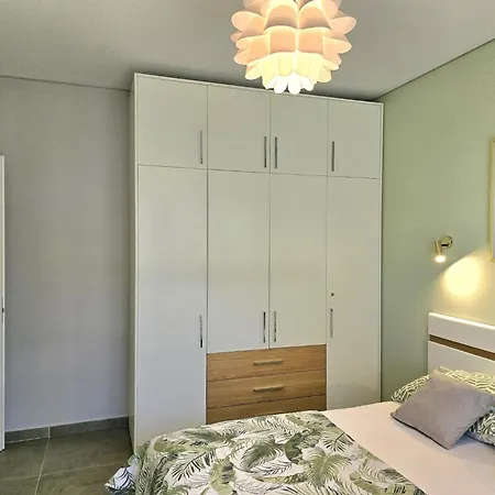 Comfortable For Five Guests *