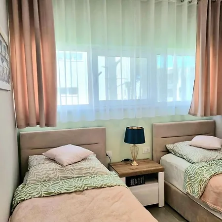 Comfortable For Five Guests Apartment *