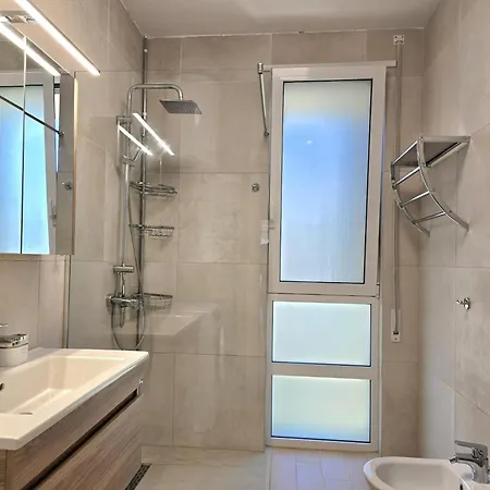 Comfortable For Five Guests Apartment *